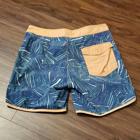 Patagonia Men's Tropical Blue and Orange Board Shorts - Picture 6 of 8